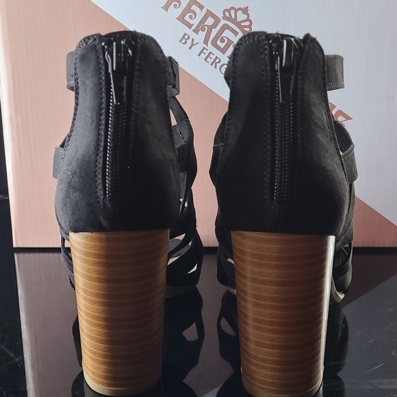 *NEW* Fergalicious Maiden Black Sandals - Picture 5 of 9